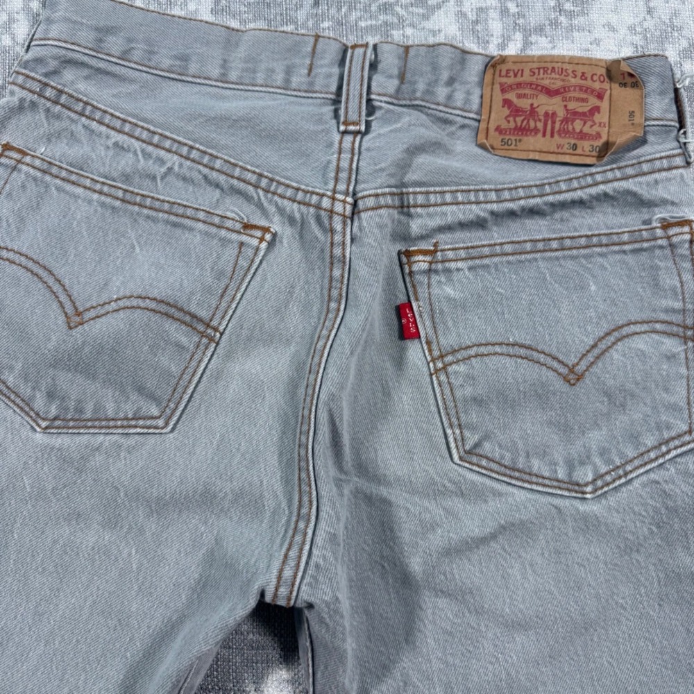 Levi's 501 Original Straight Leg Jeans Mens 30x30 Light Gray Button Fly Classic - Picture 6 of 8